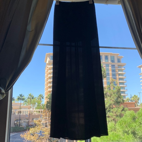 Cefian/ Blk Smll, Long, Sheer Skirt. Slip on both R & L. Mini skirt under cover. - Picture 4 of 5